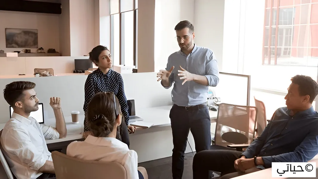 فن الإنصات وتحسين العلاقات – دليل شامل لتحسين مهارات التواصل